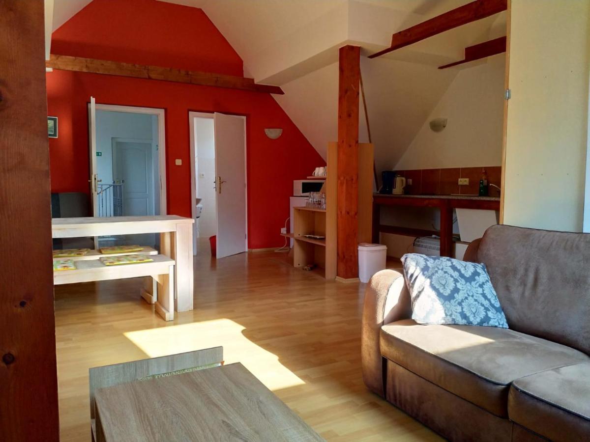 Camping & Guest House Pliskovice Mirovice ภายนอก รูปภาพ