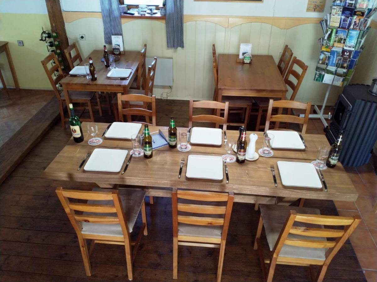 Camping & Guest House Pliskovice Mirovice ภายนอก รูปภาพ