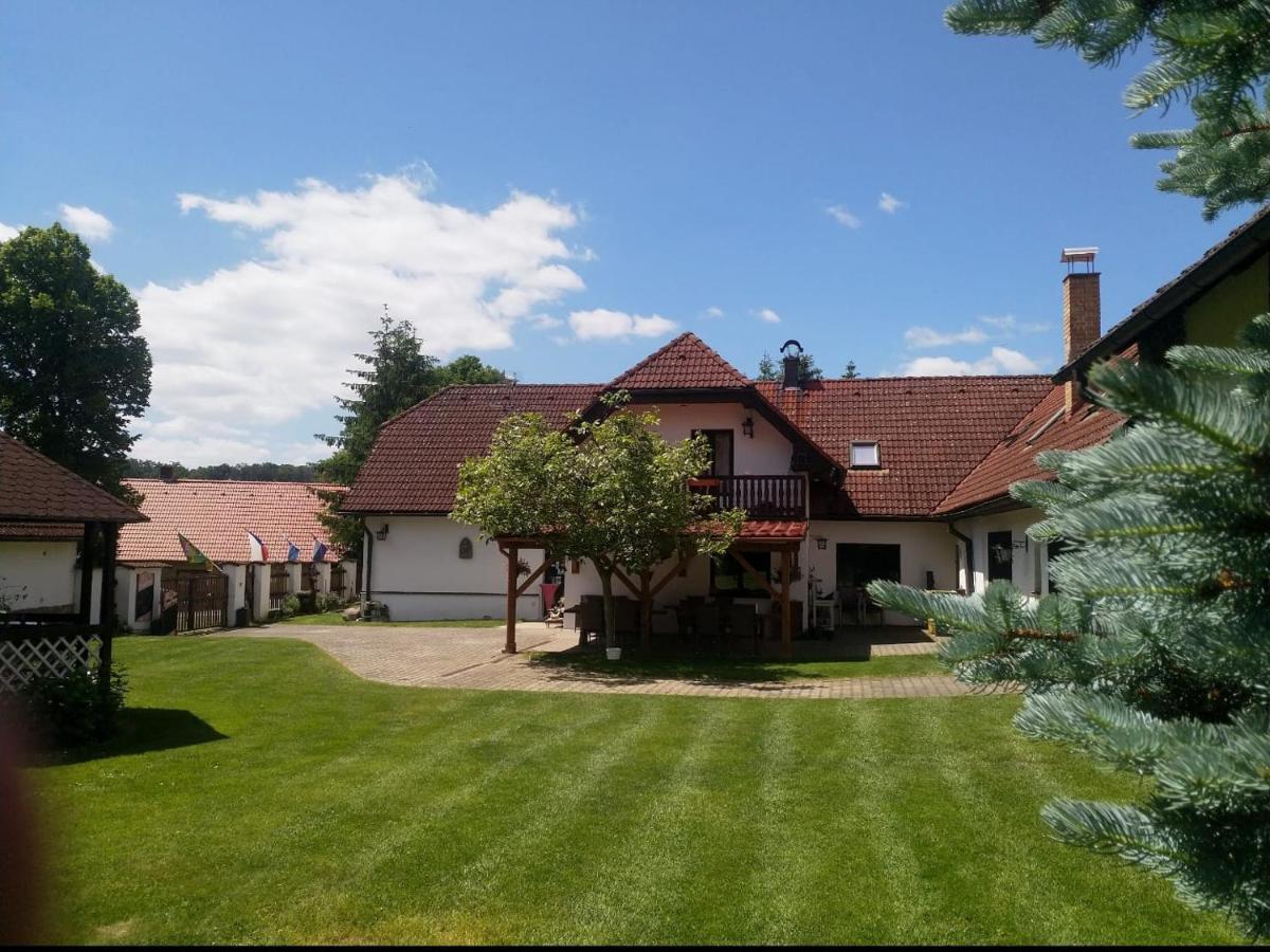 Camping & Guest House Pliskovice Mirovice ภายนอก รูปภาพ