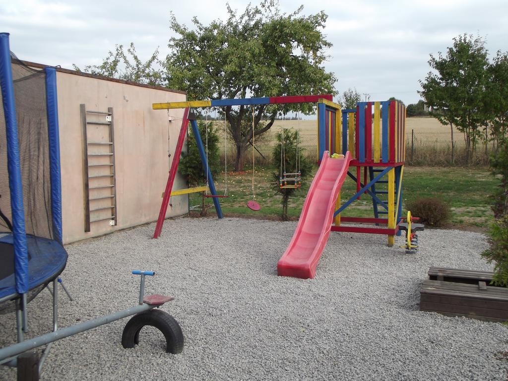 Camping & Guest House Pliskovice Mirovice ภายนอก รูปภาพ