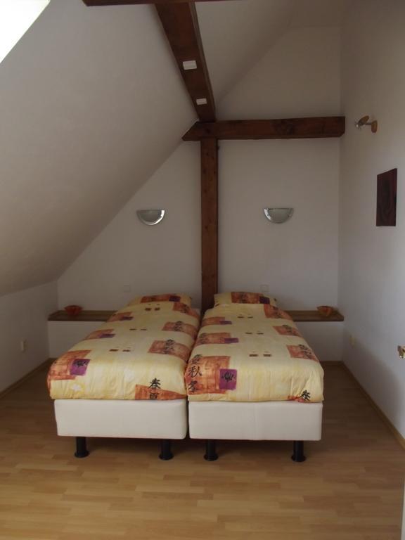 Camping & Guest House Pliskovice Mirovice ภายนอก รูปภาพ